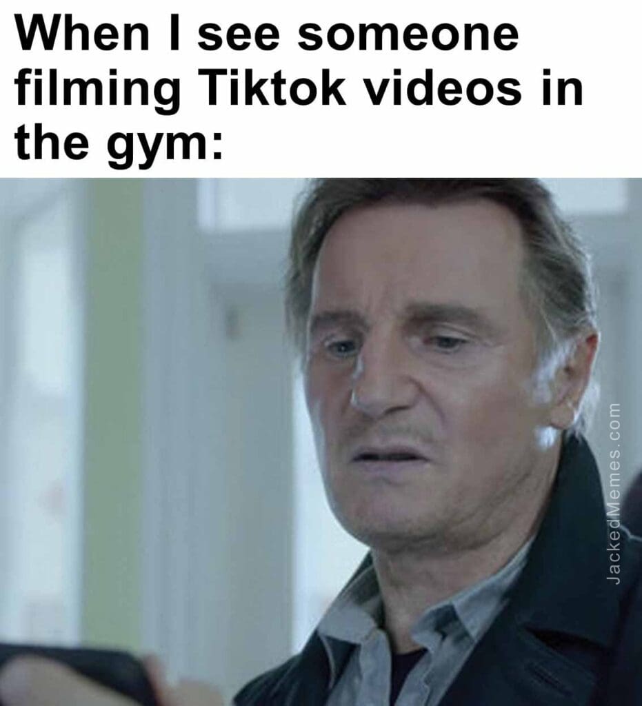 When i see someone filming tiktok videos in the gym