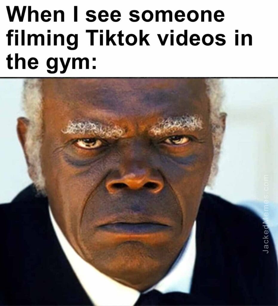 When i see someone filming tiktok videos in the gym