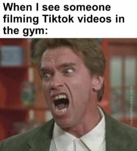 When i see someone filming tiktok videos in the gym