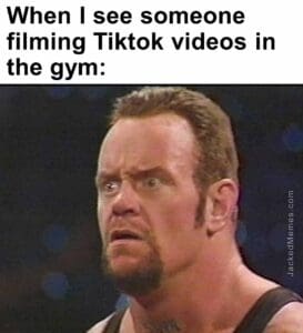 When i see someone filming tiktok videos in the gym