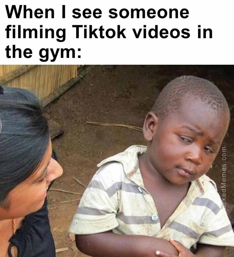 When i see someone filming tiktok videos in the gym