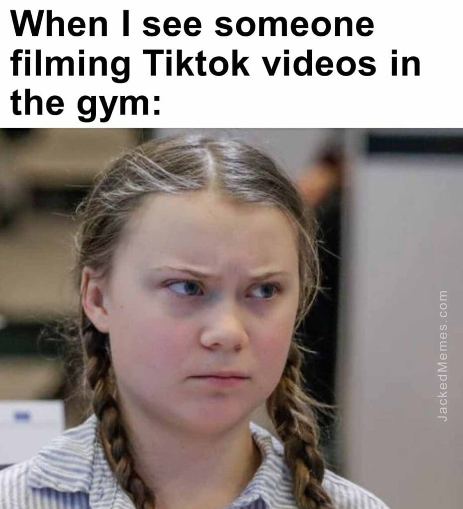 When i see someone filming tiktok videos in the gym