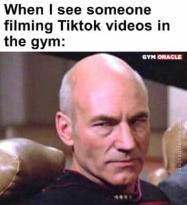 When i see someone filming tiktok videos in the gym