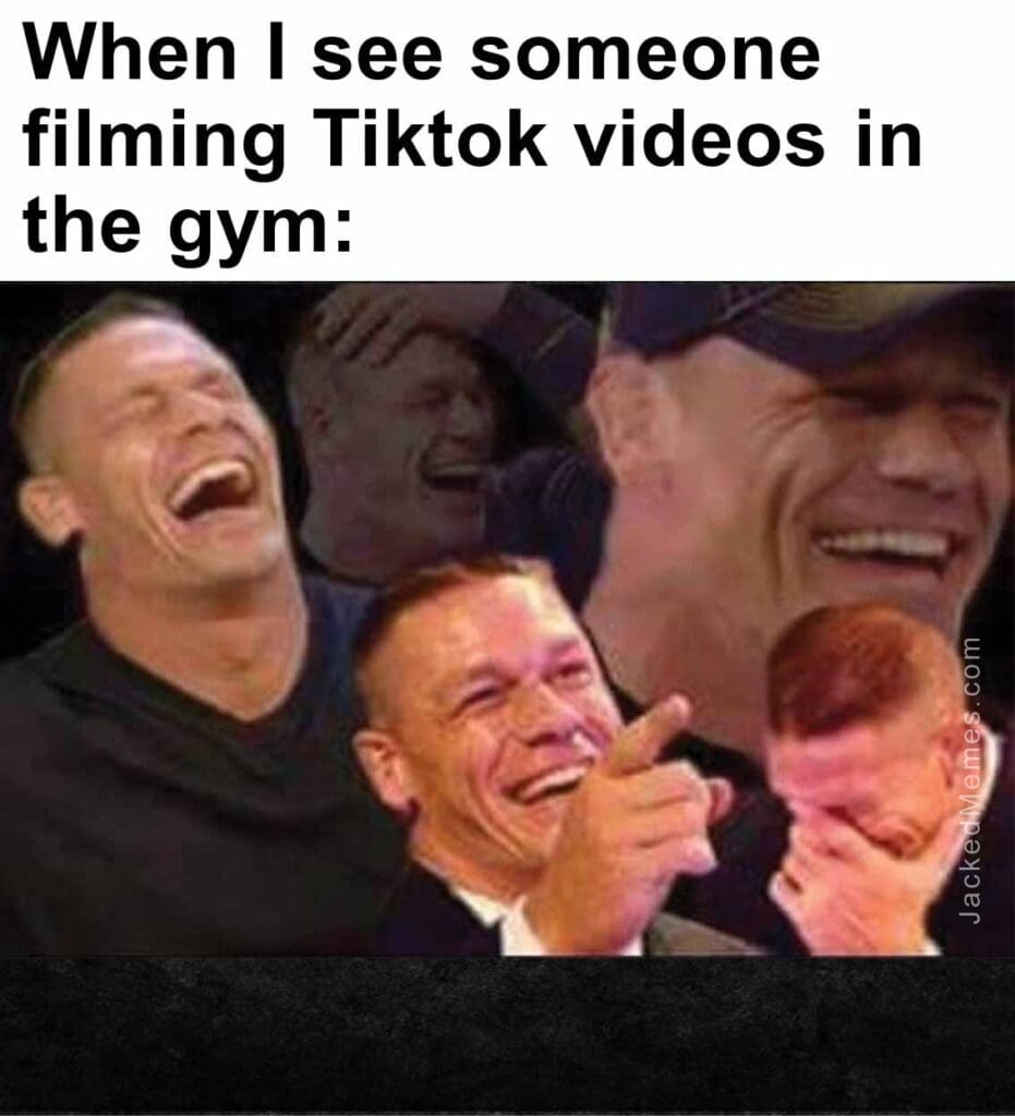 When i see someone filming tiktok videos in the gym