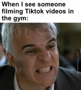 When i see someone filming tiktok videos in the gym